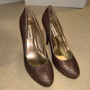 Steve Madden Closed Toed, multi- gold Sparkle glitter pumps, size 9